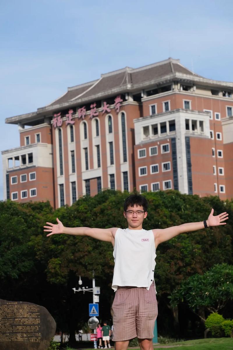 雨露天下|福師大真美,攝影師加雞腿.